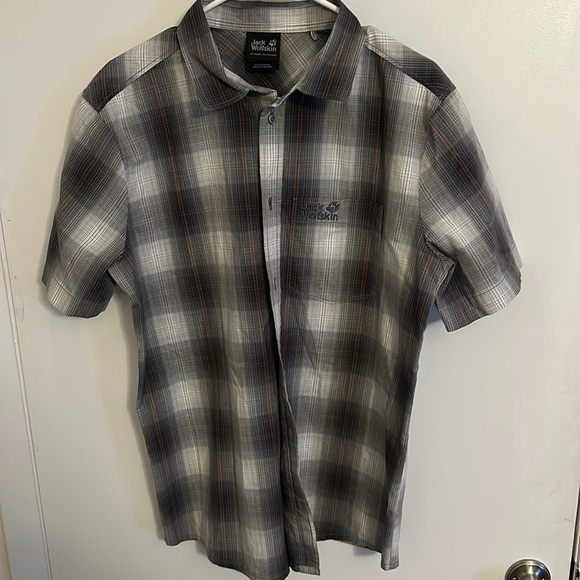 Jack Wolfskin Plaid Short Sleeve Button Down size M - Picture 1 of 5